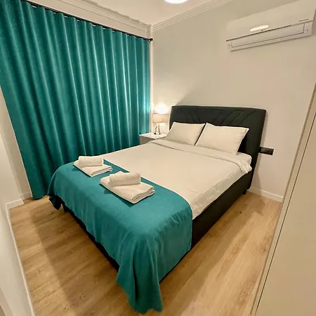 Apartman With Large Pool In