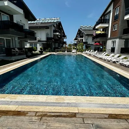 With Large Pool In Apartman *