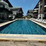 With Large Pool In Апартаменты *