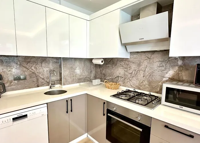 With Large Pool In Appartement *