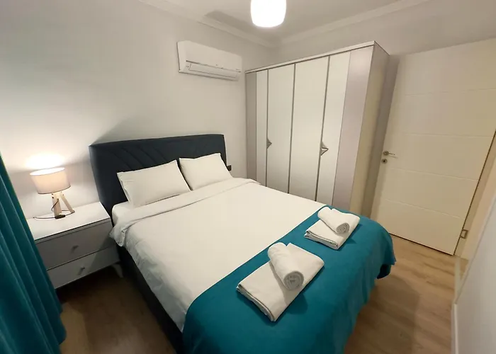 Apartment With Large Pool In